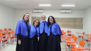 Pró-Reitoria de Graduação, Vice-Reitor e professoras do campus de Codó em preparação para a outorga de grau aos formandos.